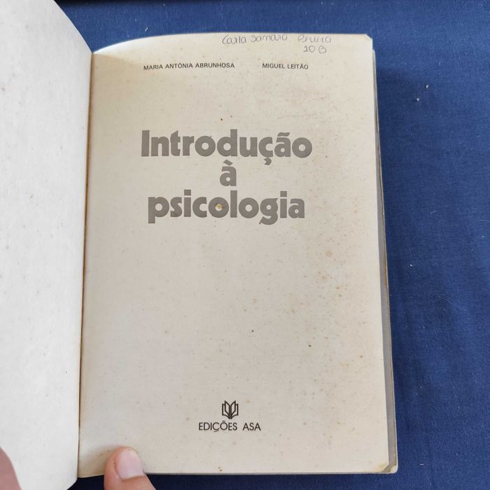 Maria Antónia Abrunhosa e Miguel Leitão - Introdução à Psicologia