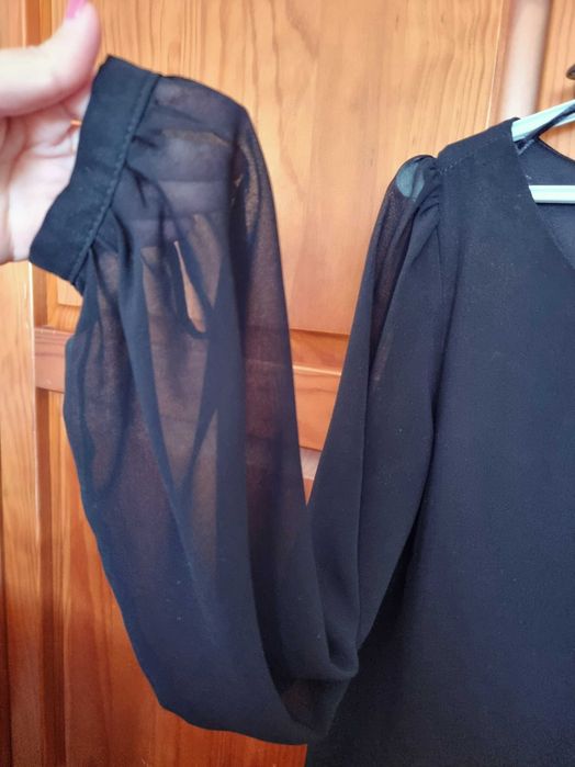 Vestido preto com transparência nas mangas Primark, tamanho 34