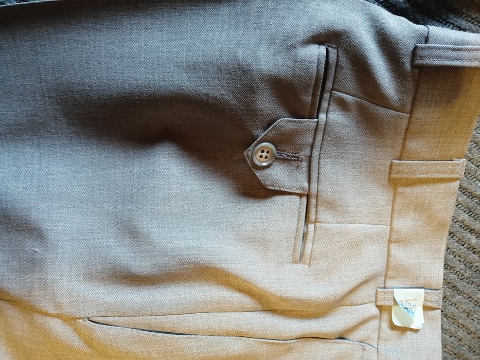 Jasne eleganckie spodnie garniturowe