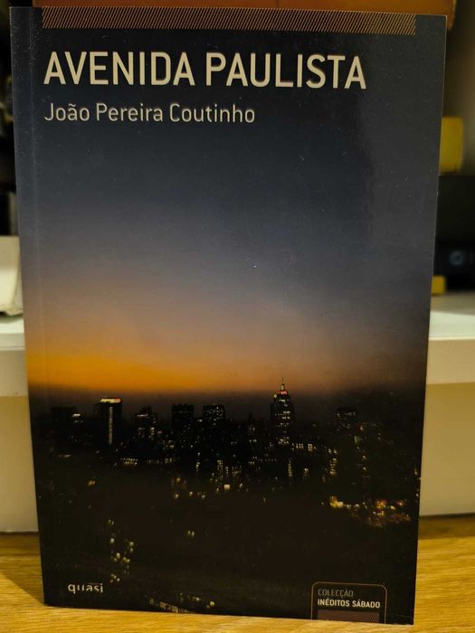 Livro "Avenida Paulista" de João Pereira Coutinho