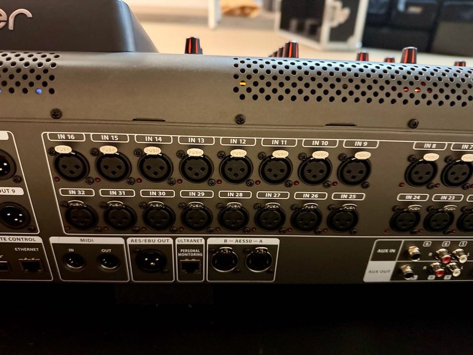 Behringer X32 + case