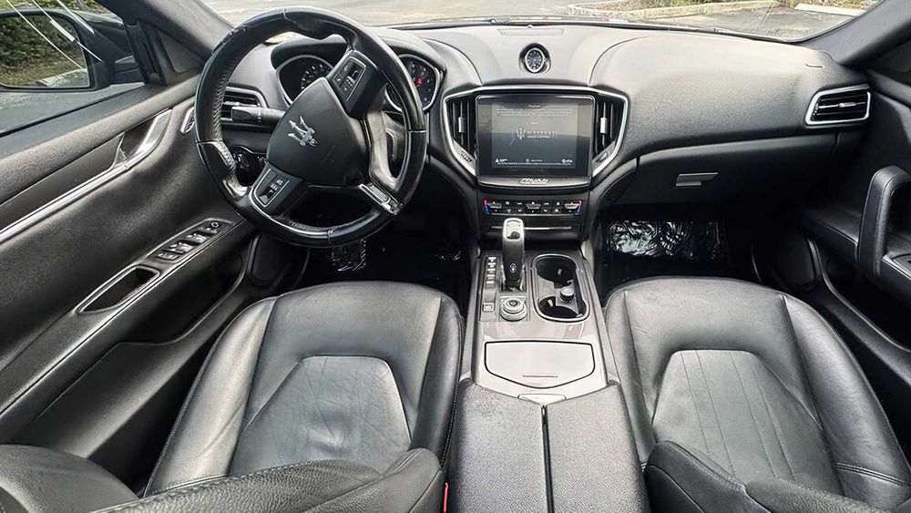 Maserati Ghibli      2019