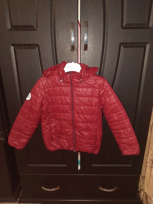 Курточка демісезонна))