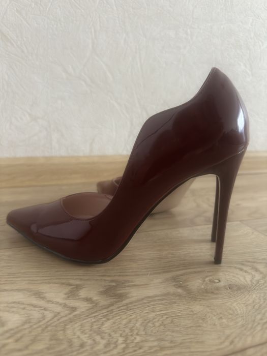 Туфлі лакові в ідеальному стані