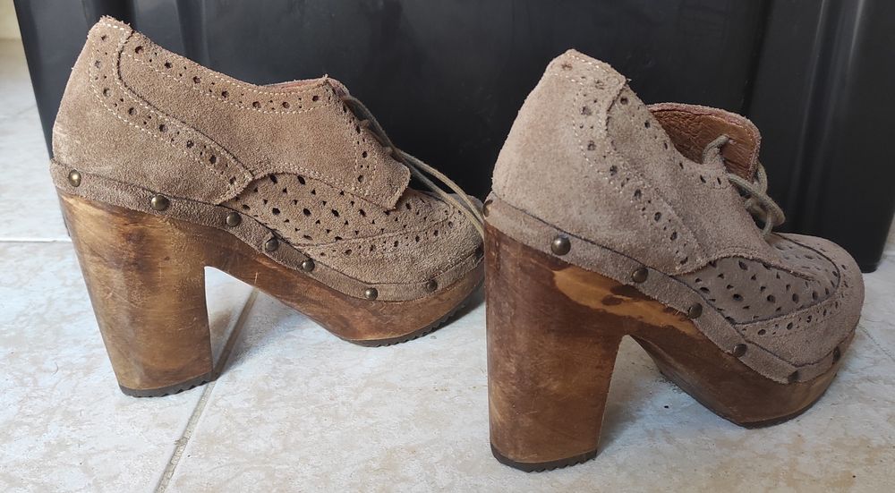 Sapatos de salto alto