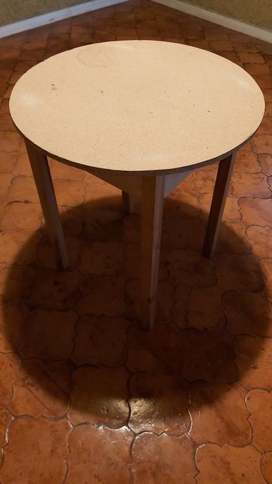 Mesa de madeira para camilha