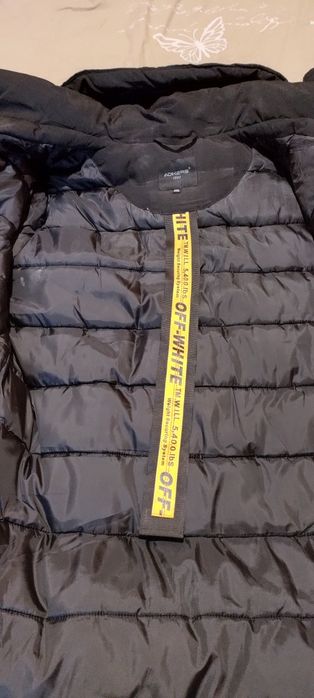 Зимова чоловіча куртка чорного кольору