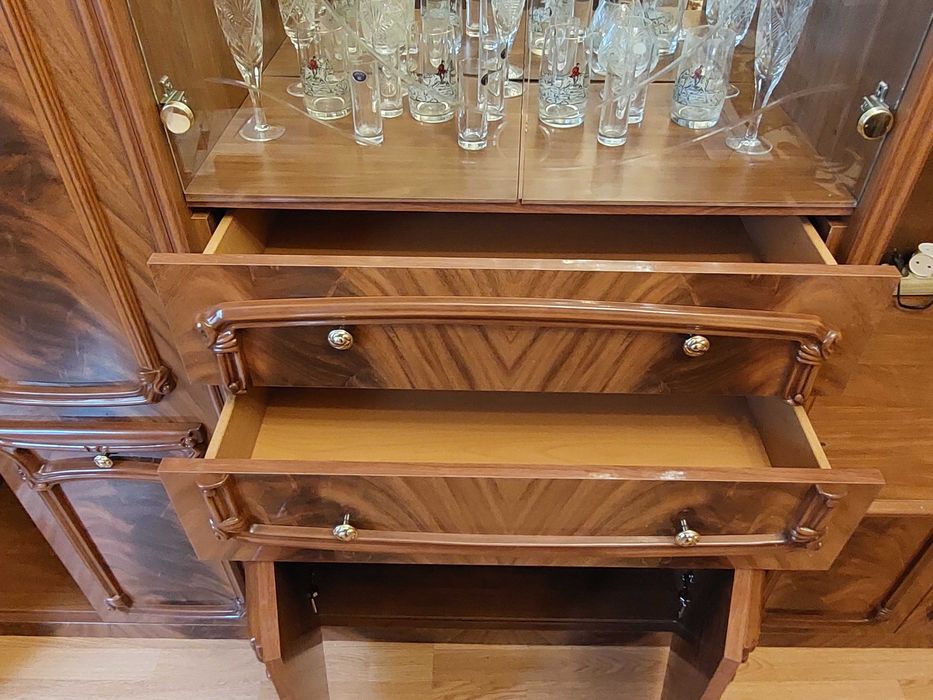 Місткий сервант, виробництво Італія