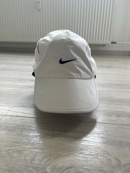 Кепка Nike біла.