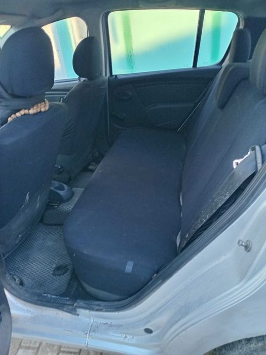 автомобіль дачія сандеро