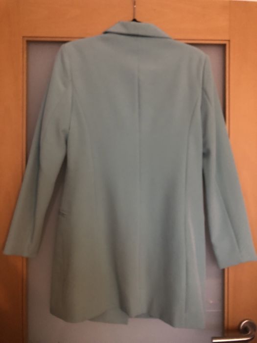 Blazer comprido verde agua com botoes bege