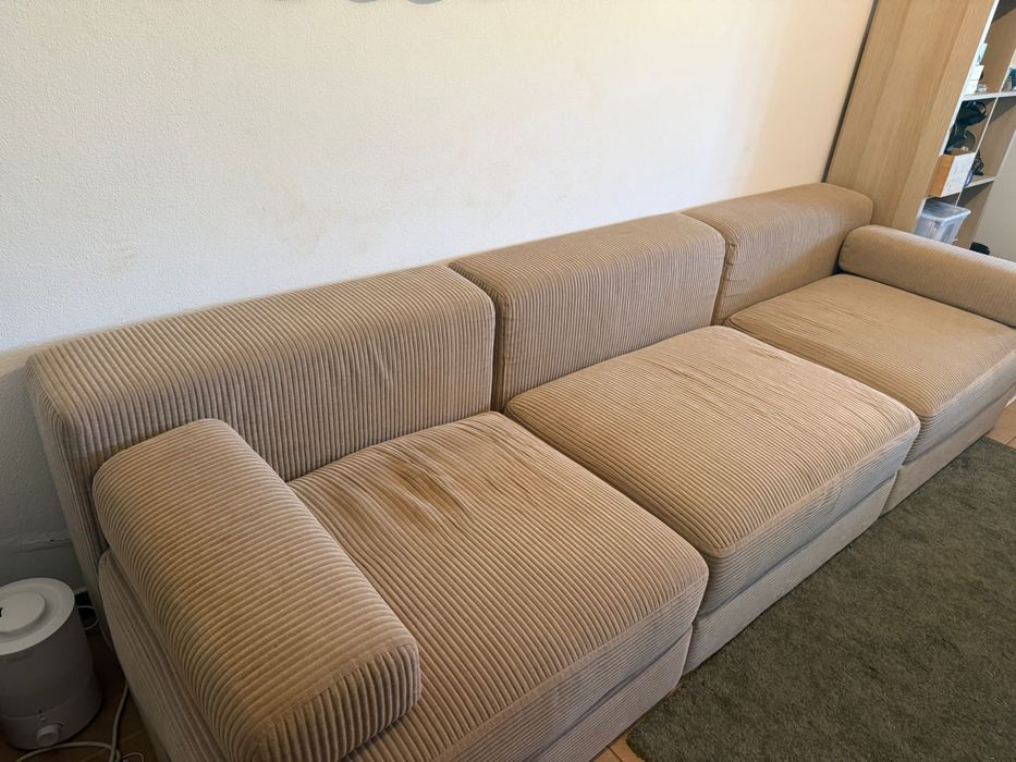 Sofa creme com armazenamento