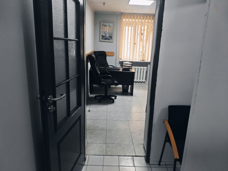 92м2 Окремий вхід з фасаду Метро 500 метрів