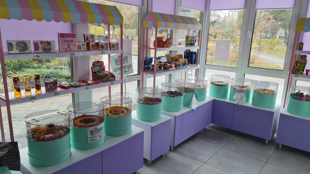 Торгівельне обладнання для магазину солодощів