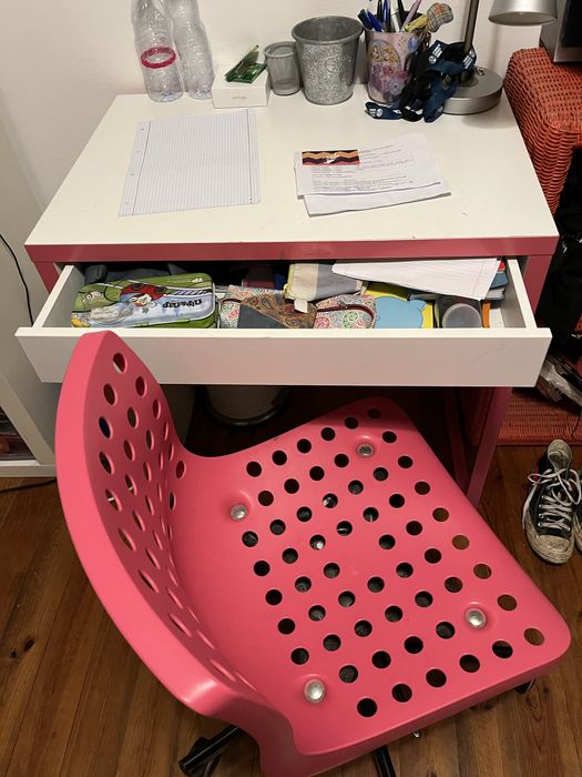 Secretaria com gaveta e cadeira