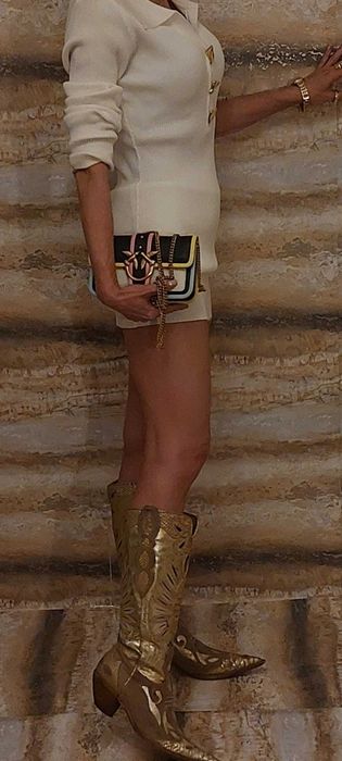 Seksowna dzianinowa sukienka o wyjątkowym design w kolorze ecru