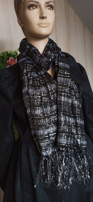 Sg Elegancki szalik  szal czarno - srebrny błyszczący szal