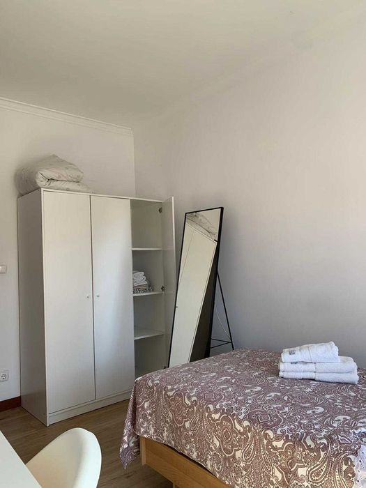 Quarto Carcavelos NOVA UNIVERSIDADE - Estação de comboio - Praia - Pingo doce