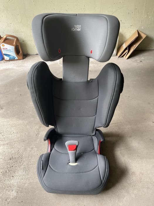 Britax Römer Kidfix III M ISOFIX 15–36 kg (100–150 cm)