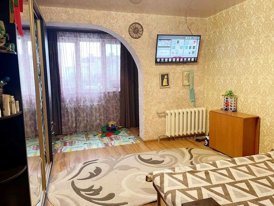 Сдам 2 комнатную квартиру с капремонтом на Высоцкого!