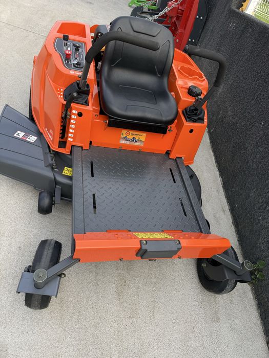 Trator corta relvas giro zero