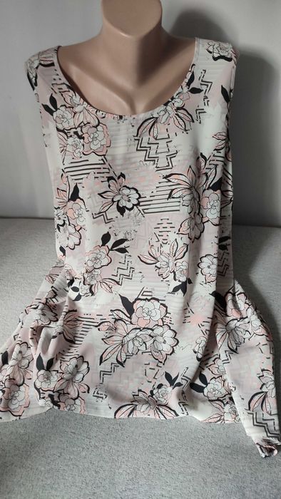 Bluzka damska bez rękawów plus size we wzory kwiaty okrągły dekolt 54