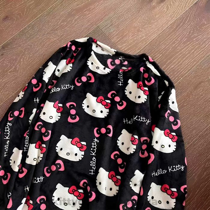 Плюшева жіноча піжамна кофта Hello Kitty піжама хелоу кіті чорна