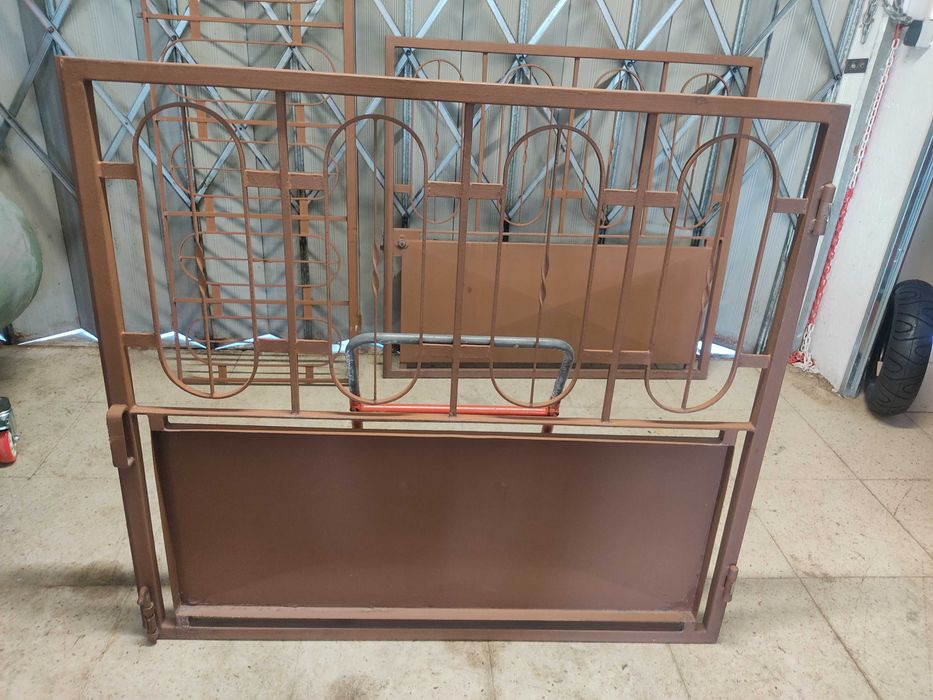 Portões e gradeamento de muro em Ferro