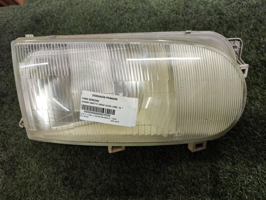 Farol Direito Nissan Vanette Cargo Hc23