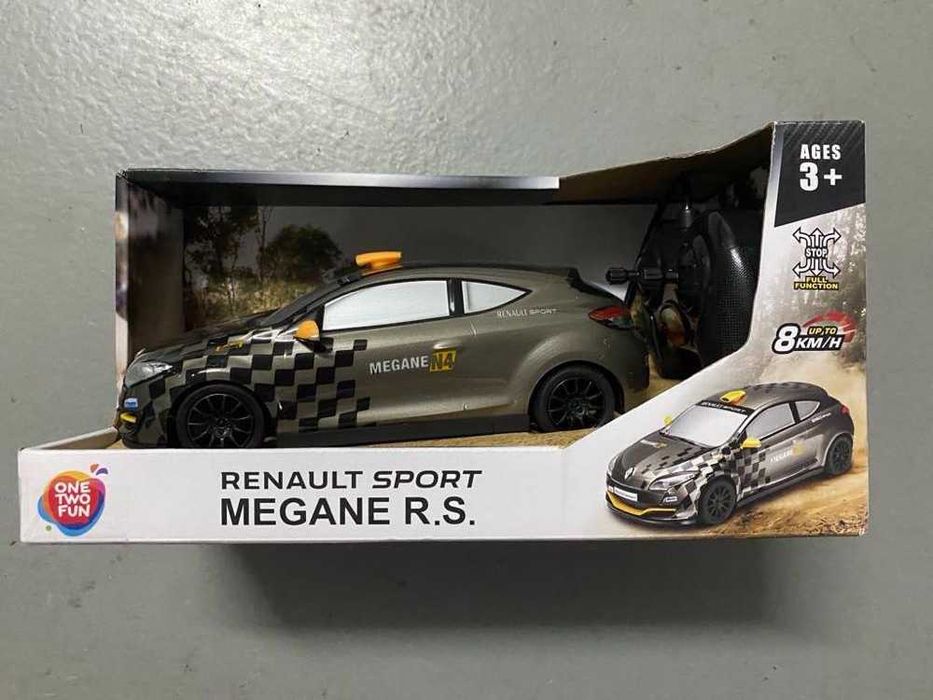 Carro corrida com comando novo