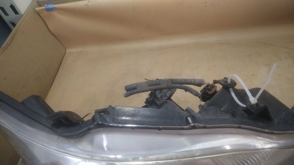 / Corolla E15 lampa prawa przednia EU