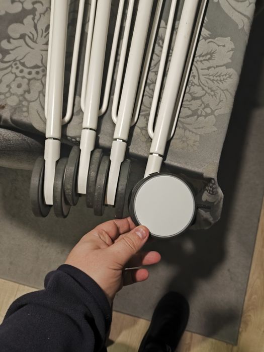 Krille Pernas de mesa com rodas ikea