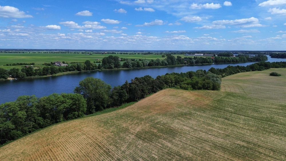 Działki rekreacyjne z linią brzegową