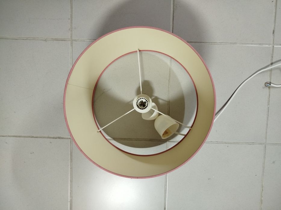 Conjunto de candeeiro de teto e de mesa de cabeçeira