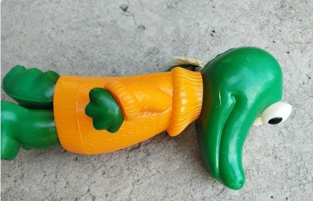 Игрушка крокодил Гена из СССР