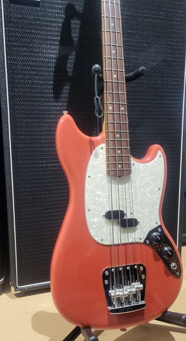 Baixo fender Mustang vintera