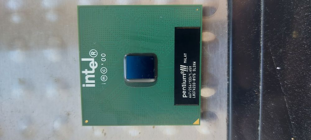 procesor Intel Pentium III 677