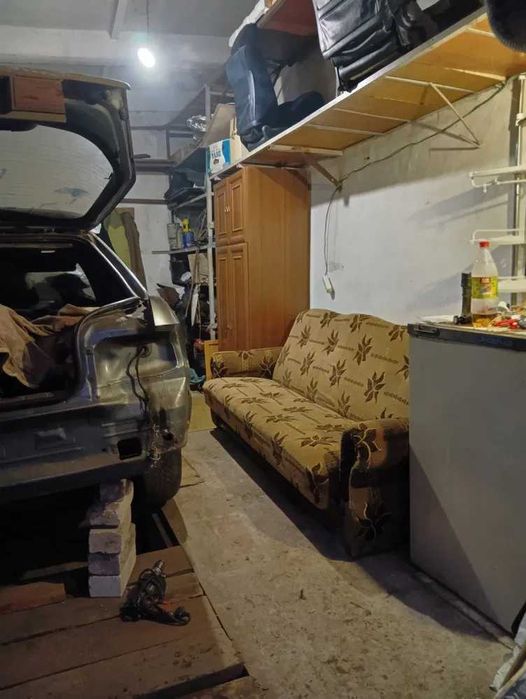 Капітальний цегляний гараж в АК 29 з високими воротами та грубою