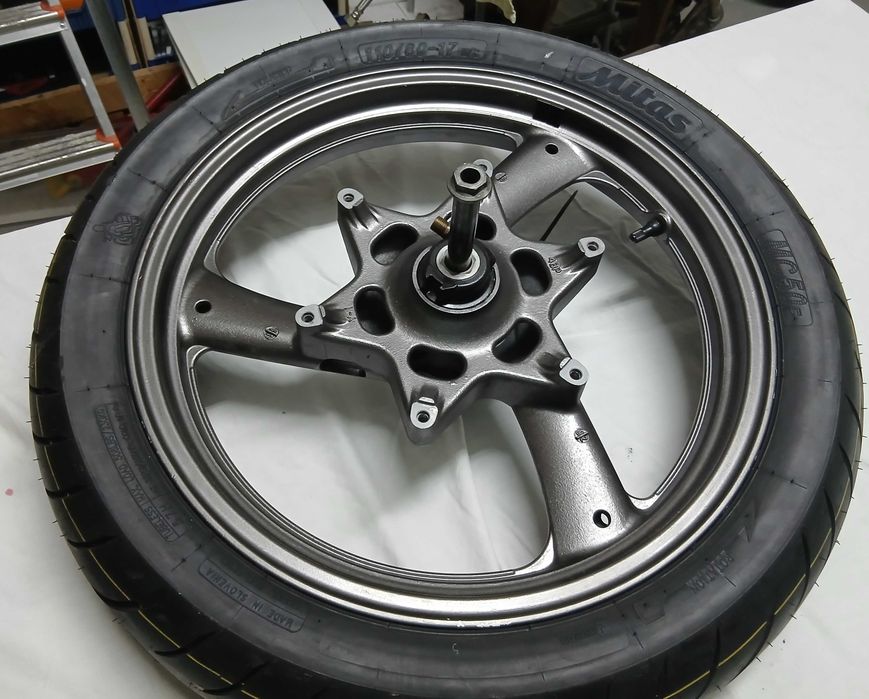 Yamaha XJ 600 (jantes e pneus a estrear)