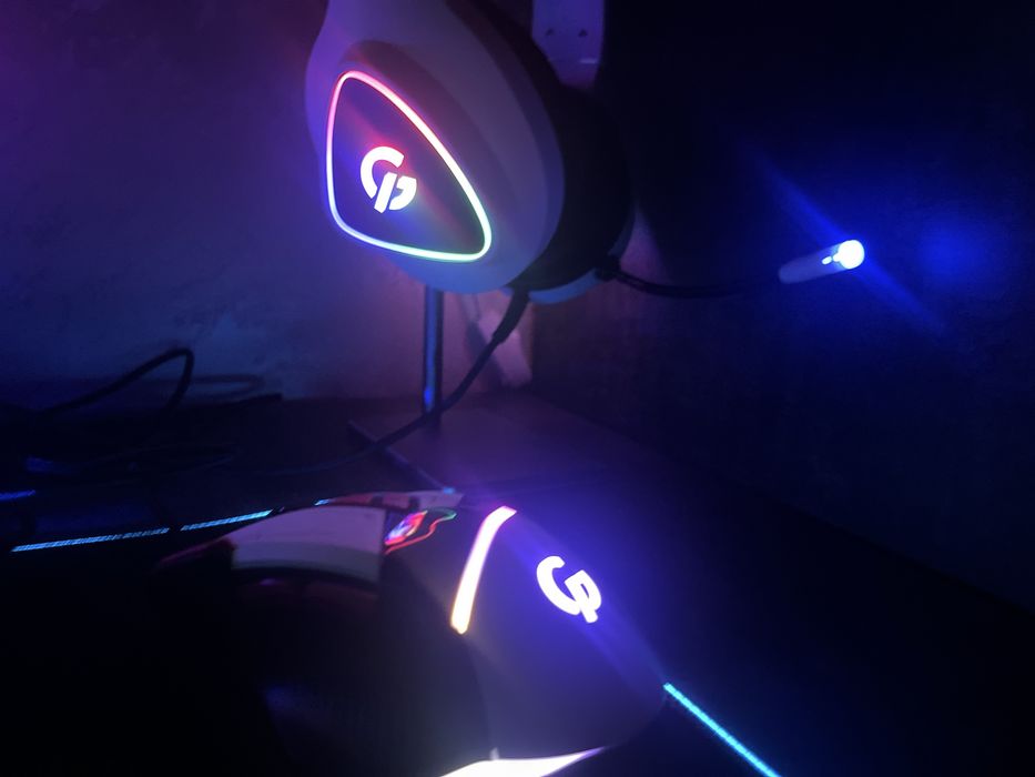 Наушники и мышка с RGB подсвтекой в идеальном состоянии.