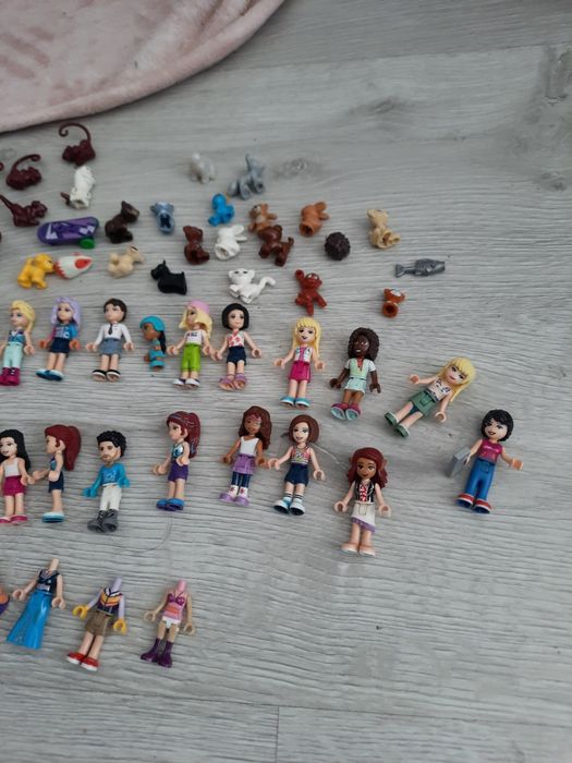 Zestaw figurek , laleczek, zwierzaków Lego Friends