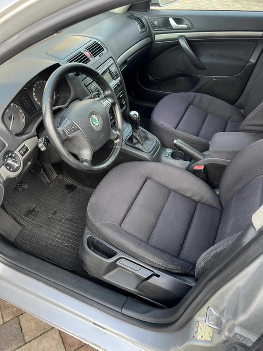 Skoda Octavia                                   .
