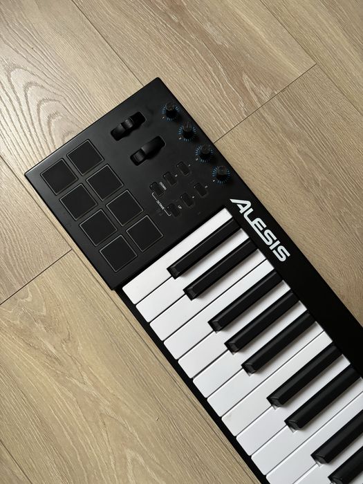 Alesis v61 klawiatury sterujące MIDI