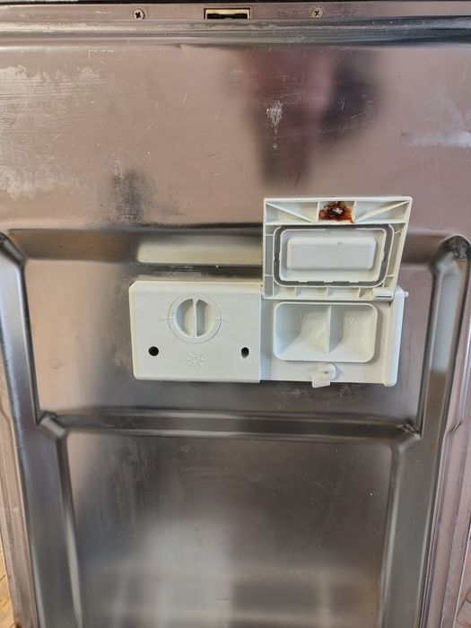 Посудомийка машина whirlpool ADG 931