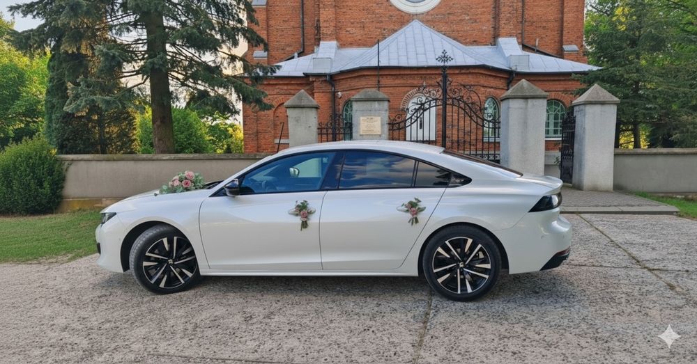 Samochód do ślubu w kolorze białej perly, wieczór panieński, kawalersk