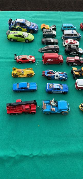 Lote de 46 carrinhos com 20 anos