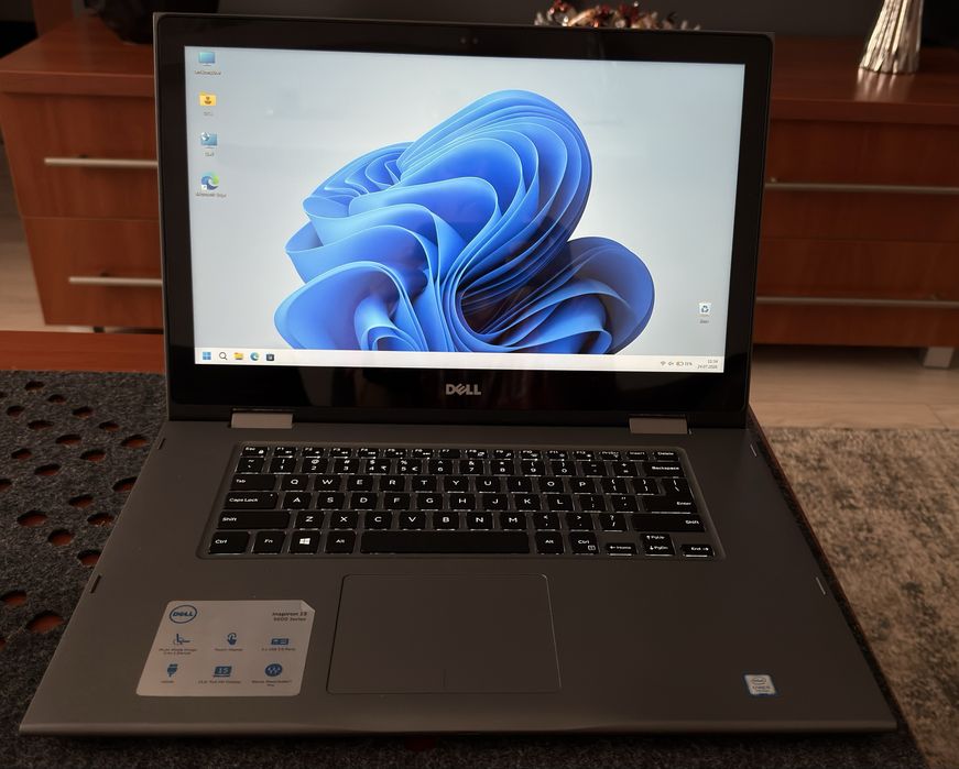 Dell Inspiron seria 5000 2 in 1 laptop  tablet. Jak nowy!