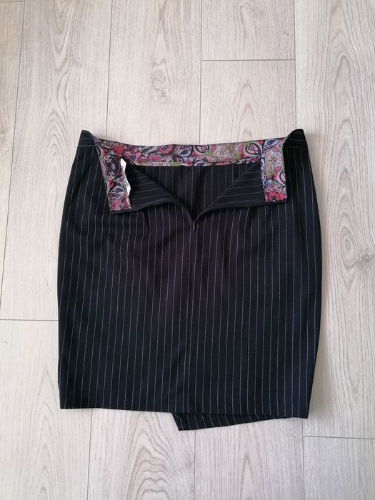 Piękna elegancka spódnica Desigual
