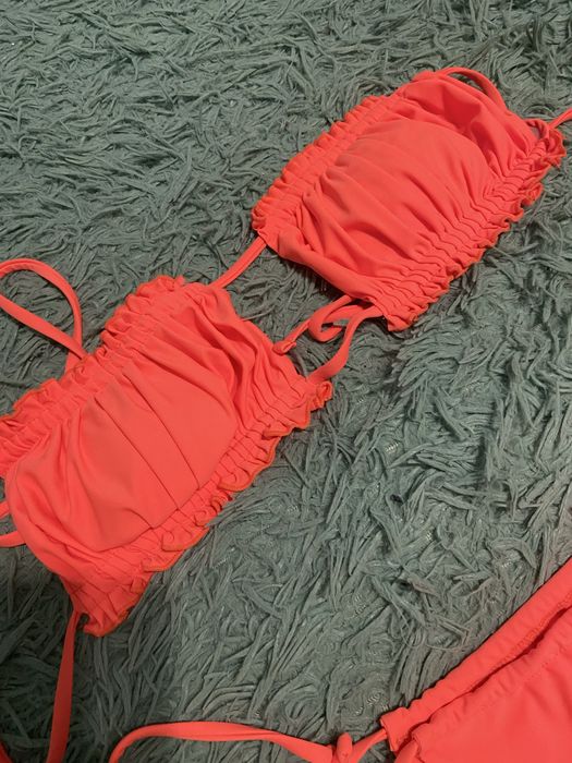 Яскравий купальник