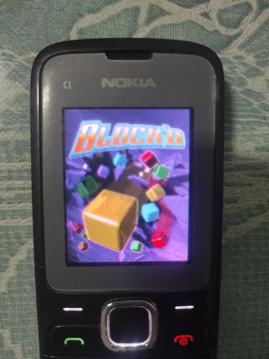 Nokia c1 com jogos /carregador